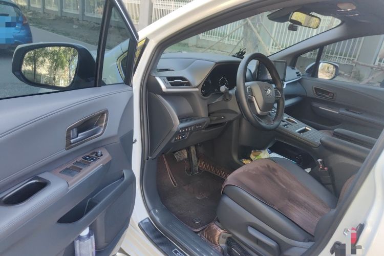 Used Toyota Granvia 2024 2.5L Hybrid Comfort Edition Driver Seat