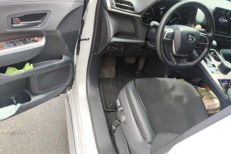 Used Toyota Granvia 2024 2.5L Hybrid Luxury Edition Driver Seat