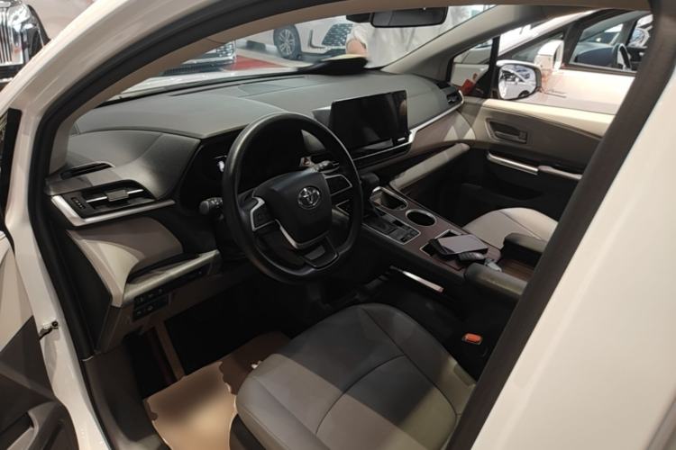 Used Toyota Granvia 2024 2.5L Hybrid Comfort Edition Driver Seat