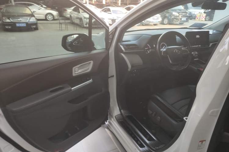 Used Toyota Granvia 2024 2.5L Hybrid Comfort Edition Driver Seat