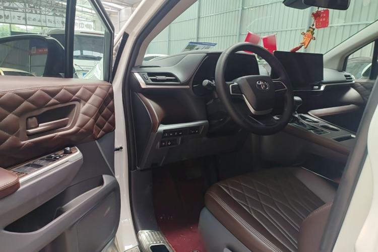 Used Toyota Granvia 2024 2.5L Hybrid Comfort Edition Driver Seat