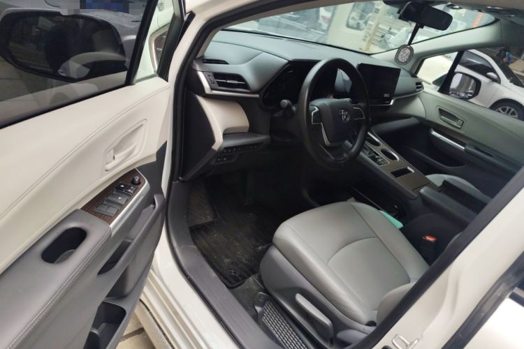 Used Toyota Granvia 2024 2.5L Hybrid Comfort Edition Driver Seat