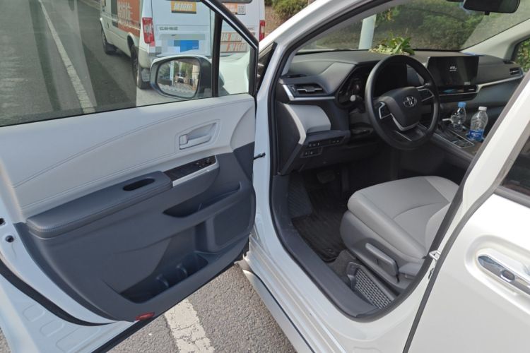 Used Toyota Granvia 2024 2.5L Hybrid Comfort Edition Driver Seat