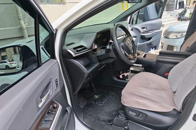 Used Toyota Granvia 2024 2.5L Hybrid Prestige PLUS Four-Wheel Drive Version Driver Seat