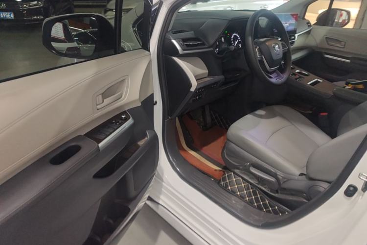 Used Toyota Granvia 2024 2.5L Hybrid Comfort Edition Driver Seat