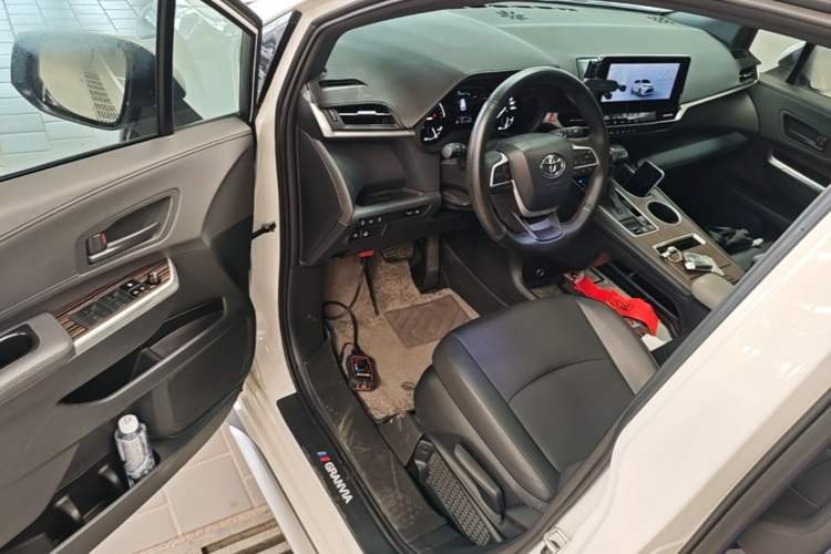 Used Toyota Granvia 2024 2.5L Hybrid Luxury Edition Driver Seat