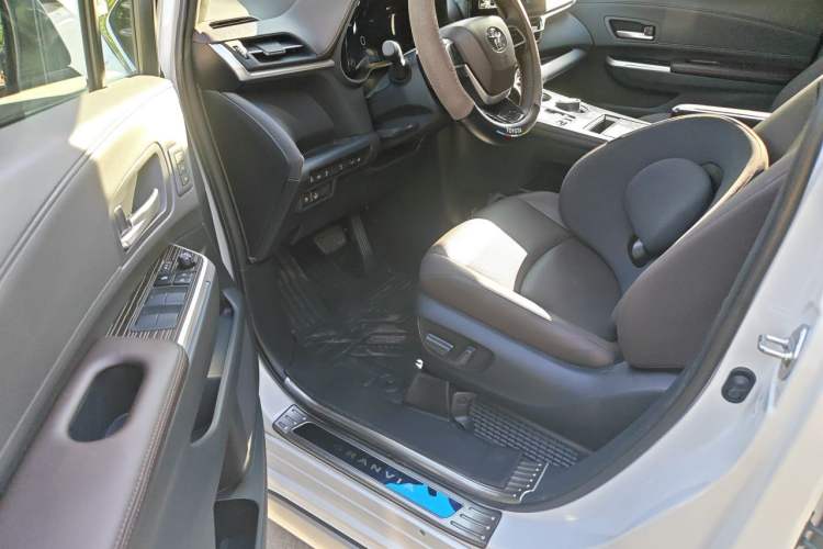 Used Toyota Granvia 2024 2.5L Hybrid Prestige PLUS Four-Wheel Drive Version Driver Seat