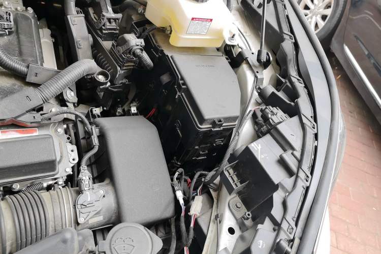 Used Toyota Granvia 2024 2.5L Hybrid Comfort Edition Engine Bay Left