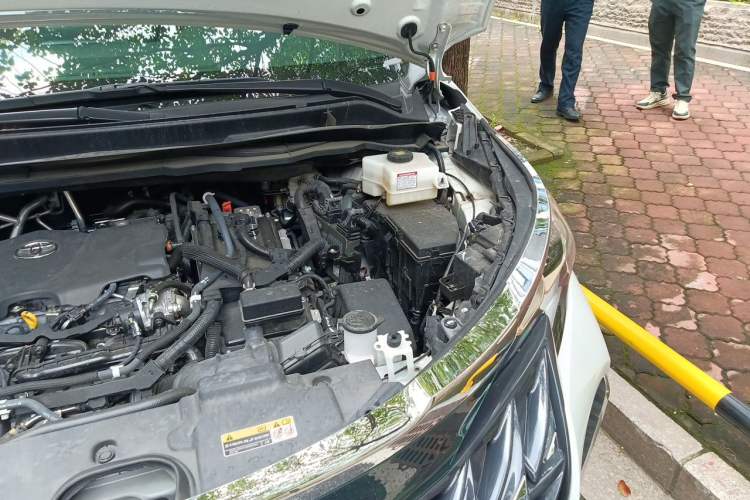 Used Toyota Granvia 2024 2.5L Hybrid Comfort Edition Engine Bay Left