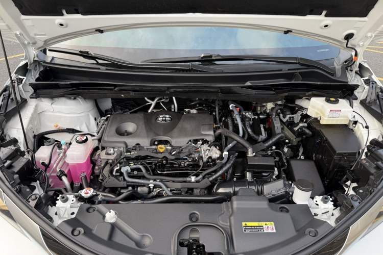 Used Toyota Granvia 2024 2.5L Hybrid Luxury Edition Engine Bay