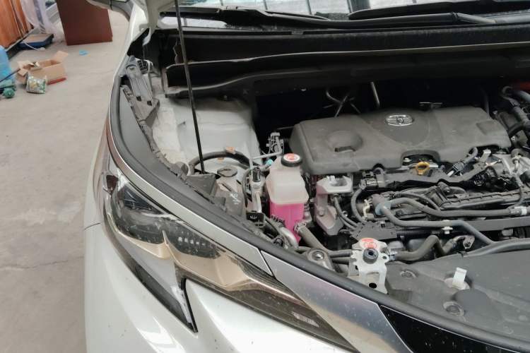 Used Toyota Granvia 2024 2.5L Hybrid Prestige PLUS Four-Wheel Drive Version Engine Bay Right