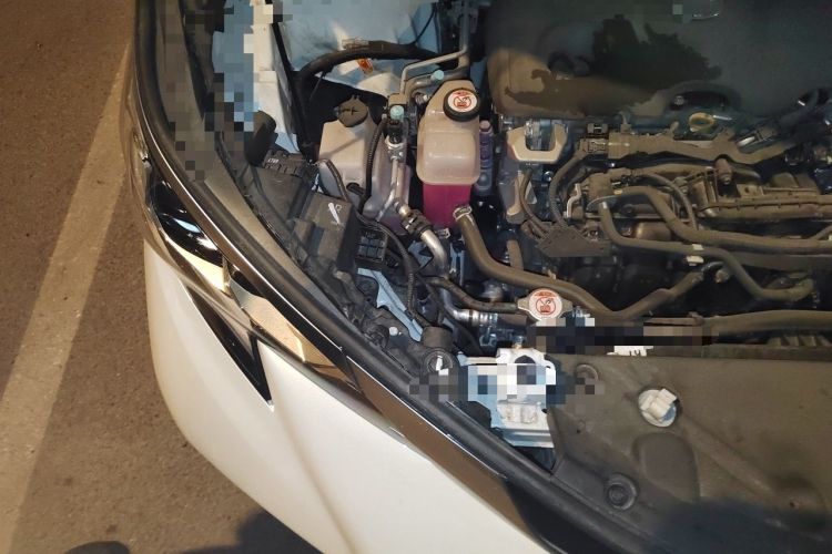Used Toyota Granvia 2024 2.5L Hybrid Luxury Edition Engine Bay Right