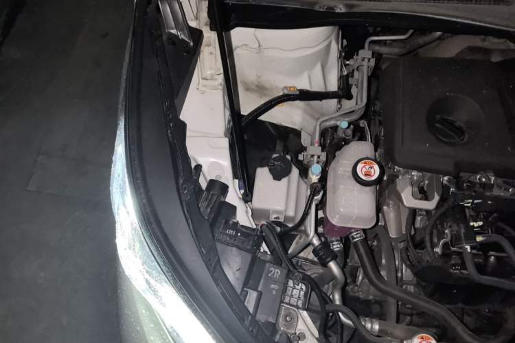 Used Toyota Granvia 2024 2.5L Hybrid Prestige PLUS Four-Wheel Drive Version Engine Bay Right