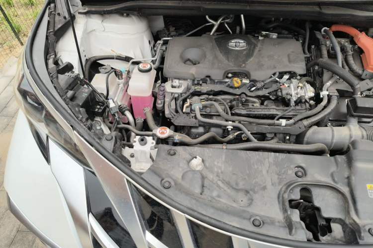 Used Toyota Granvia 2024 2.5L Hybrid Prestige PLUS Four-Wheel Drive Version Engine Bay Right