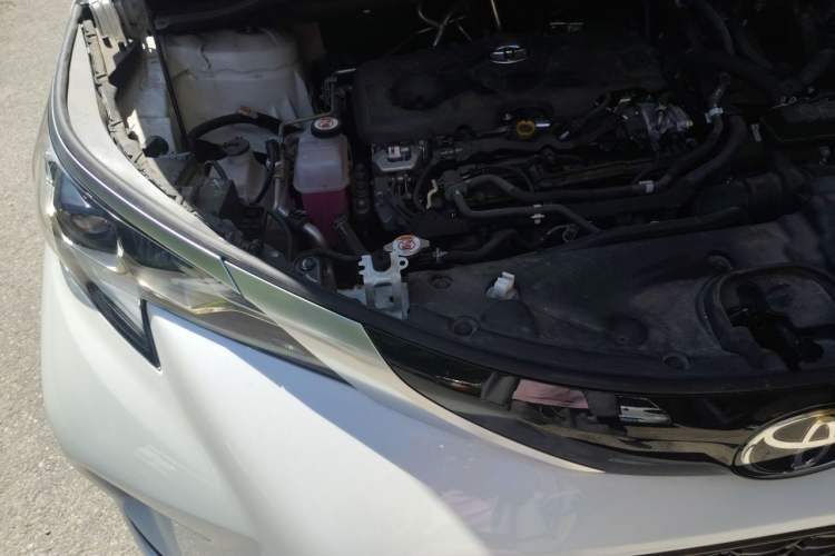Used Toyota Granvia 2024 2.5L Hybrid Luxury Edition Engine Bay Right