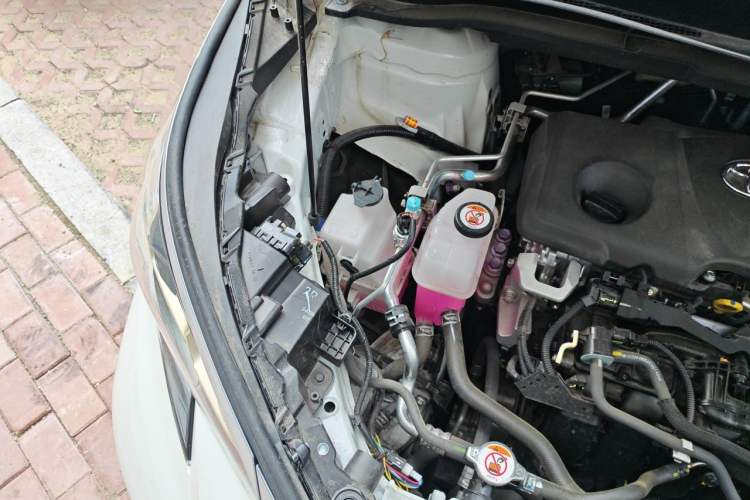 Used Toyota Granvia 2024 2.5L Hybrid Prestige PLUS Four-Wheel Drive Version Engine Bay Right