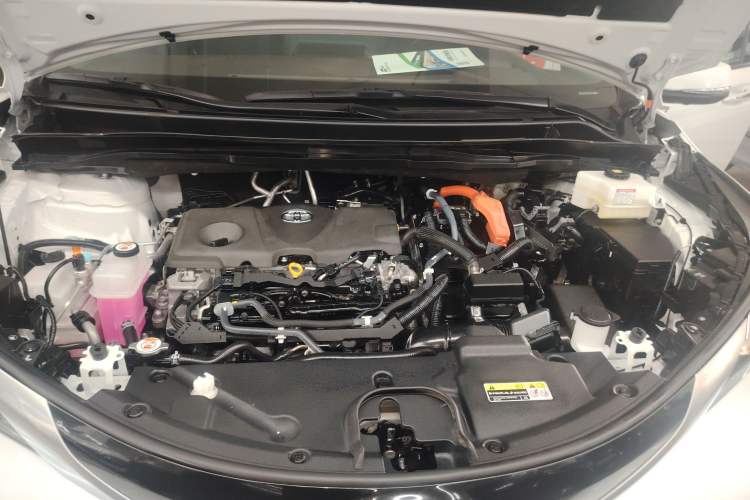 Used Toyota Granvia 2024 2.5L Hybrid Prestige PLUS Four-Wheel Drive Version Engine Bay