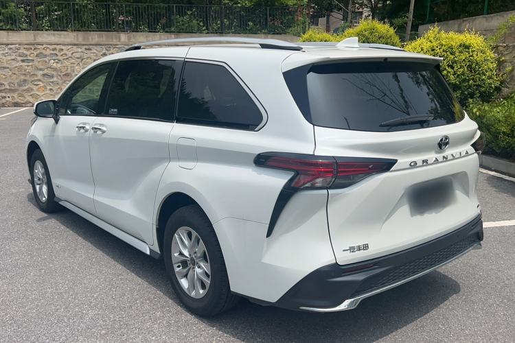 Used Toyota Granvia 2024 2.5L Hybrid Comfort Edition Exterior 1