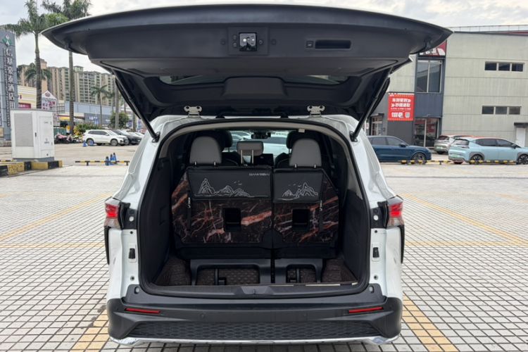 Used Toyota Granvia 2024 2.5L Hybrid Comfort Edition Exterior 10