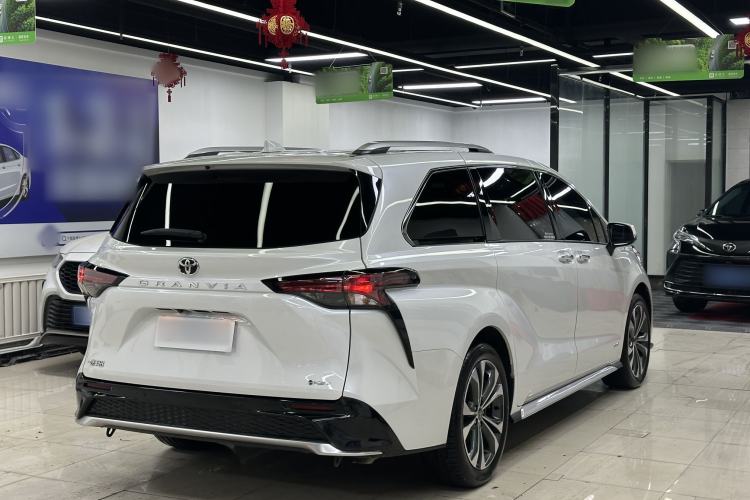 Used Toyota Granvia 2024 2.5L Hybrid Prestige ULTRA Edition Exterior 2