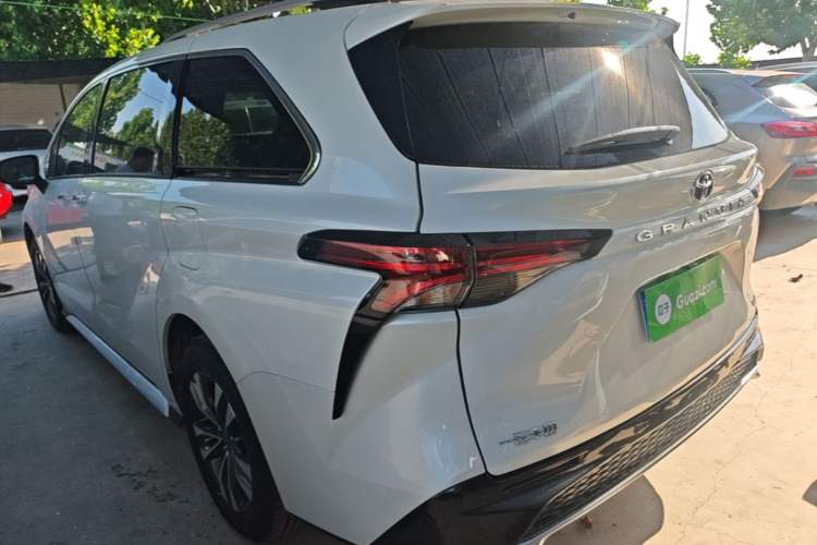 Used Toyota Granvia 2024 2.5L Hybrid Luxury Edition Exterior 2