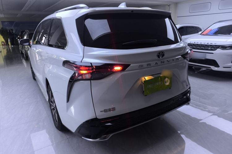 Used Toyota Granvia 2024 2.5L Hybrid Luxury Edition Exterior 2