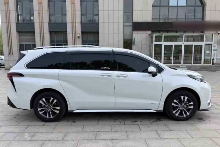 Used Toyota Granvia 2024 2.5L Hybrid Luxury Edition Exterior 3