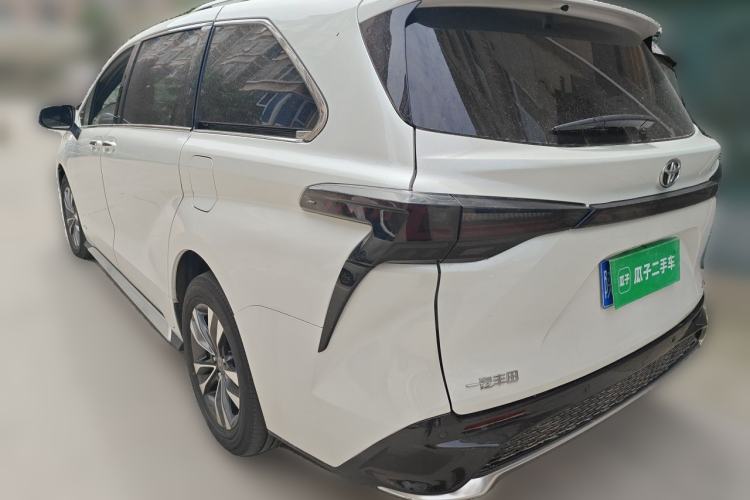 Used Toyota Granvia 2024 2.5L Hybrid Luxury Edition Exterior 3