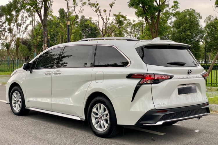 Used Toyota Granvia 2024 2.5L Hybrid Comfort Edition Exterior 3