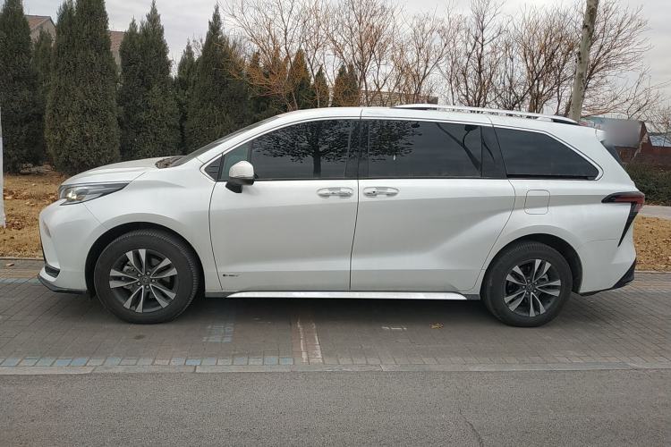 Used Toyota Granvia 2024 2.5L Hybrid Luxury Edition Exterior 3