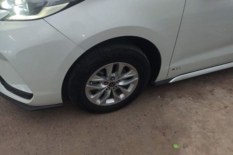 Used Toyota Granvia 2024 2.5L Hybrid Comfort Edition Exterior 4