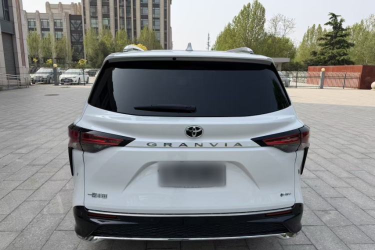 Used Toyota Granvia 2024 2.5L Hybrid Luxury Edition Exterior 4