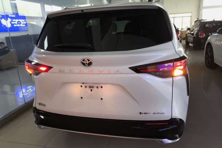 Used Toyota Granvia 2024 2.5L Hybrid Prestige PLUS Four-Wheel Drive Version Exterior 4