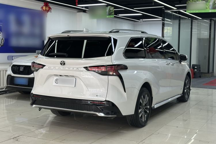 Used Toyota Granvia 2024 2.5L Hybrid Luxury Edition Exterior 5