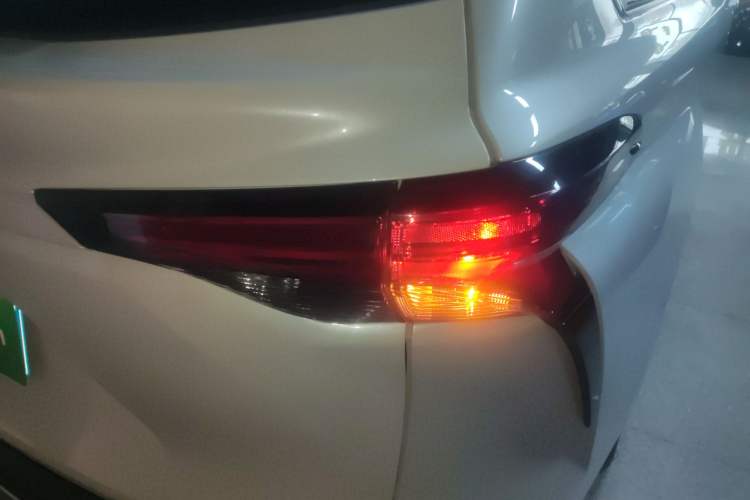 Used Toyota Granvia 2024 2.5L Hybrid Prestige ULTRA Edition Exterior 6