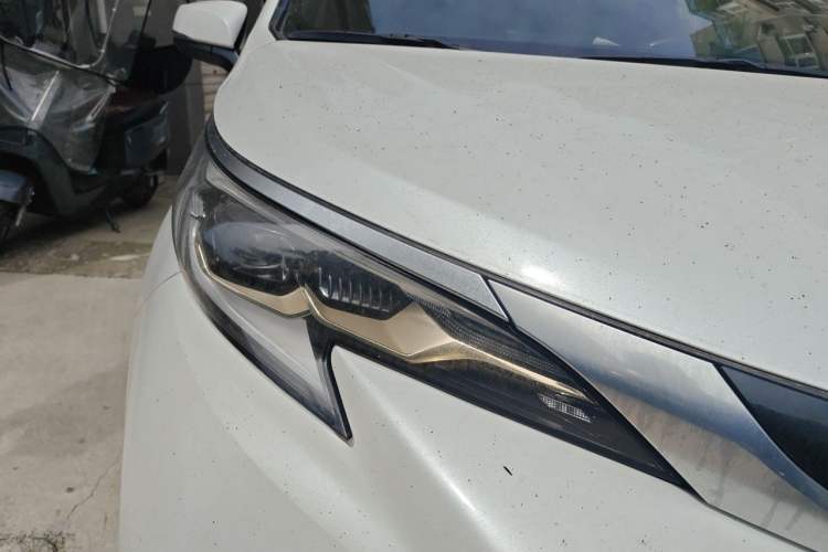 Used Toyota Granvia 2024 2.5L Hybrid Luxury Edition Exterior 6