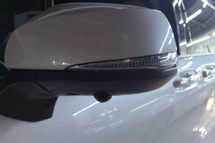 Used Toyota Granvia 2024 2.5L Hybrid Prestige ULTRA Edition Exterior 6