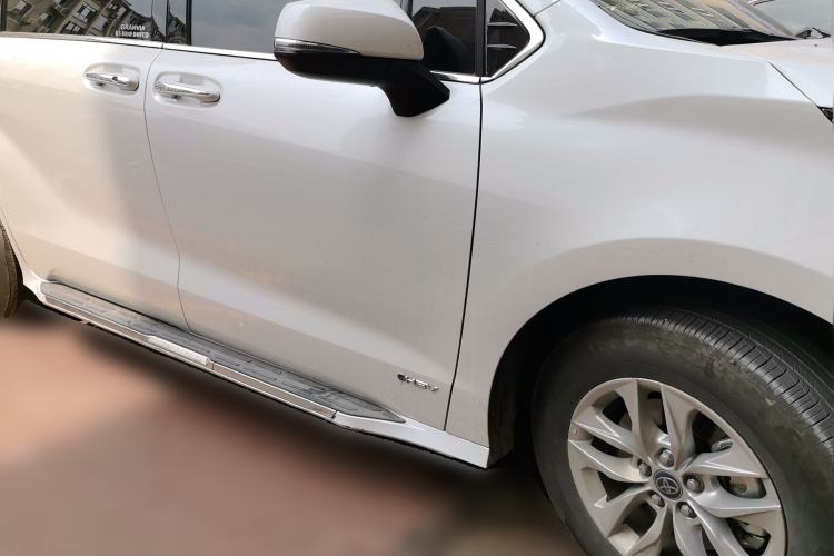 Used Toyota Granvia 2024 2.5L Hybrid Comfort Edition Front Right 45 Deg
