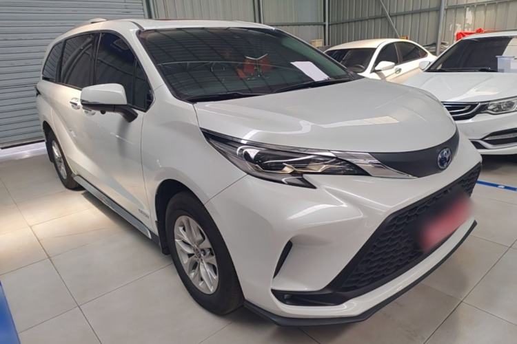 Used Toyota Granvia 2024 2.5L Hybrid Comfort Edition Front Right 45 Deg
