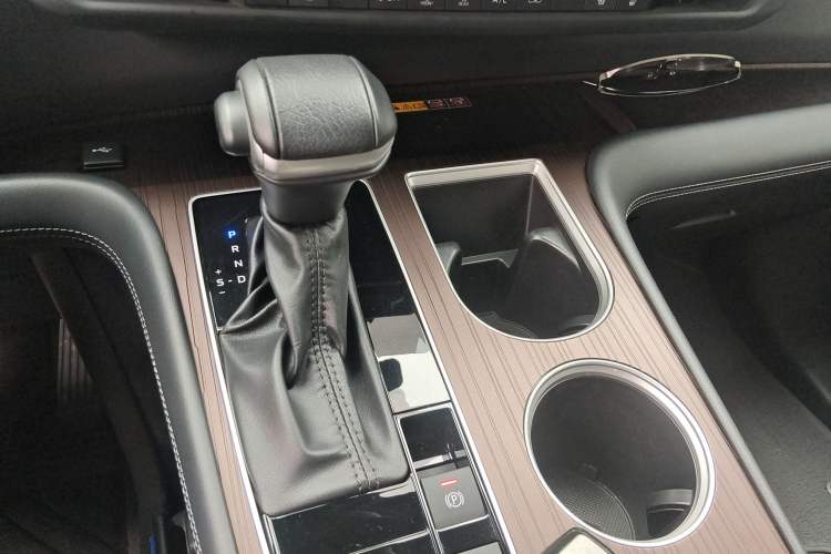 Used Toyota Granvia 2024 2.5L Hybrid Prestige PLUS Four-Wheel Drive Version Gear Lever