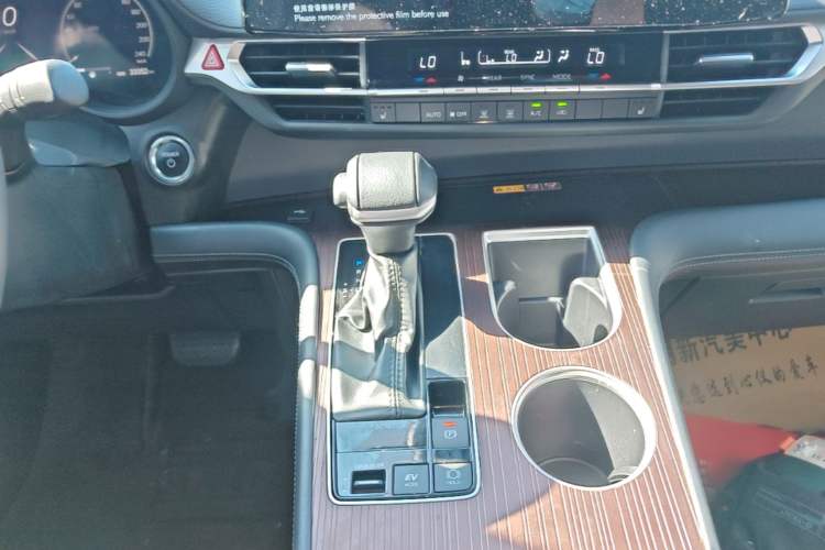 Used Toyota Granvia 2024 2.5L Hybrid Prestige PLUS Edition Gear Lever