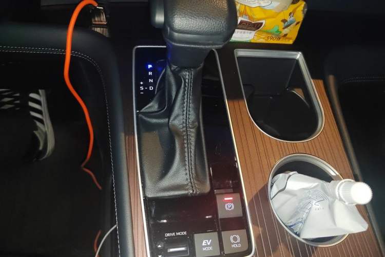 Used Toyota Granvia 2024 2.5L Hybrid Luxury Edition Gear Lever