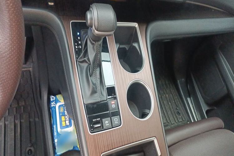 Used Toyota Granvia 2024 2.5L Hybrid Prestige PLUS Four-Wheel Drive Version Gear Lever