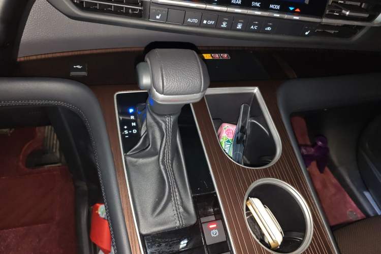 Used Toyota Granvia 2024 2.5L Hybrid Prestige PLUS Four-Wheel Drive Version Gear Lever