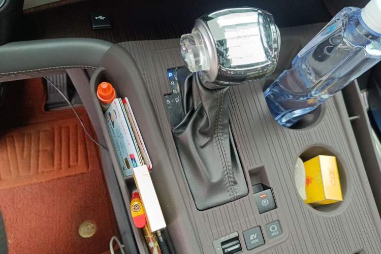 Used Toyota Granvia 2024 2.5L Hybrid Comfort Edition Gear Lever