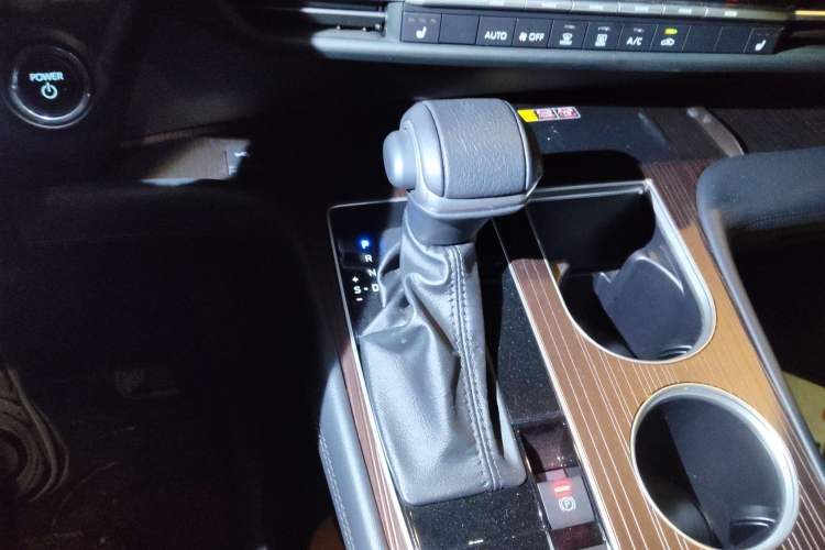 Used Toyota Granvia 2024 2.5L Hybrid Prestige PLUS Four-Wheel Drive Version Gear Lever