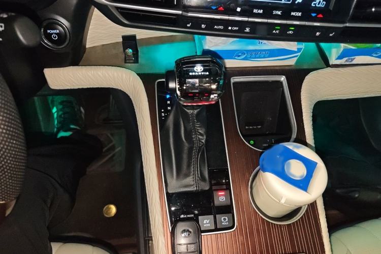Used Toyota Granvia 2024 2.5L Hybrid Comfort Edition Gear Lever