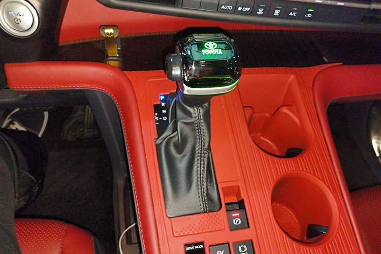 Used Toyota Granvia 2024 2.5L Hybrid Comfort Edition Gear Lever