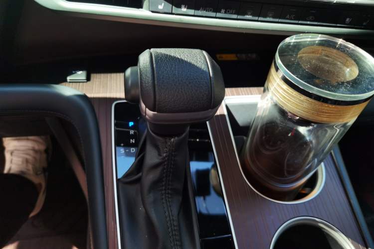 Used Toyota Granvia 2024 2.5L Hybrid Prestige PLUS Four-Wheel Drive Version Gear Lever