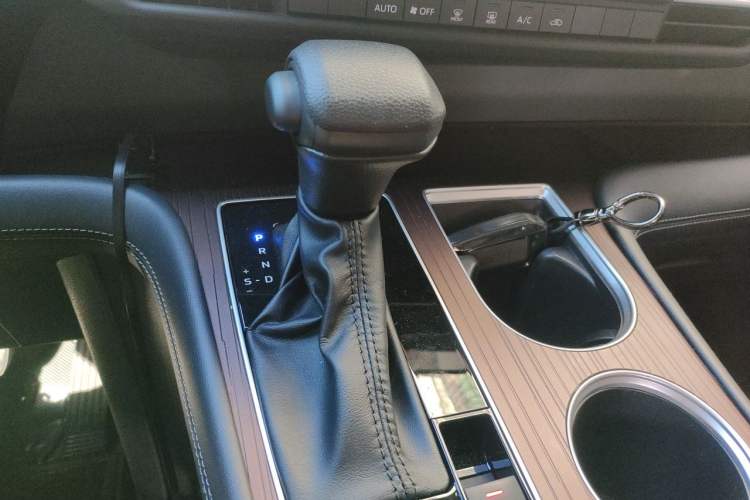 Used Toyota Granvia 2024 2.5L Hybrid Comfort Edition Gear Lever
